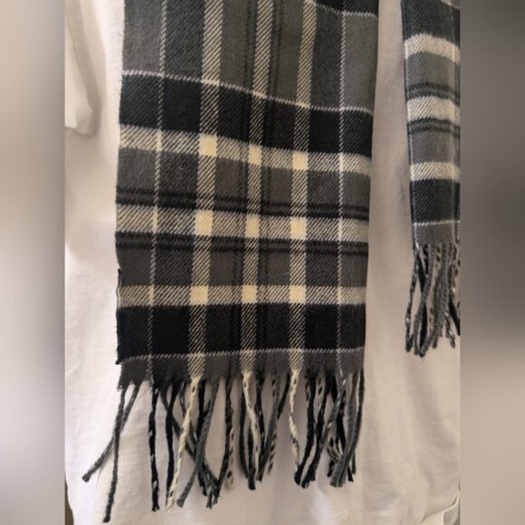 Burberrys Plaid Nova Check Scarf with Fringe *Vintage* - Picture 9 of 9